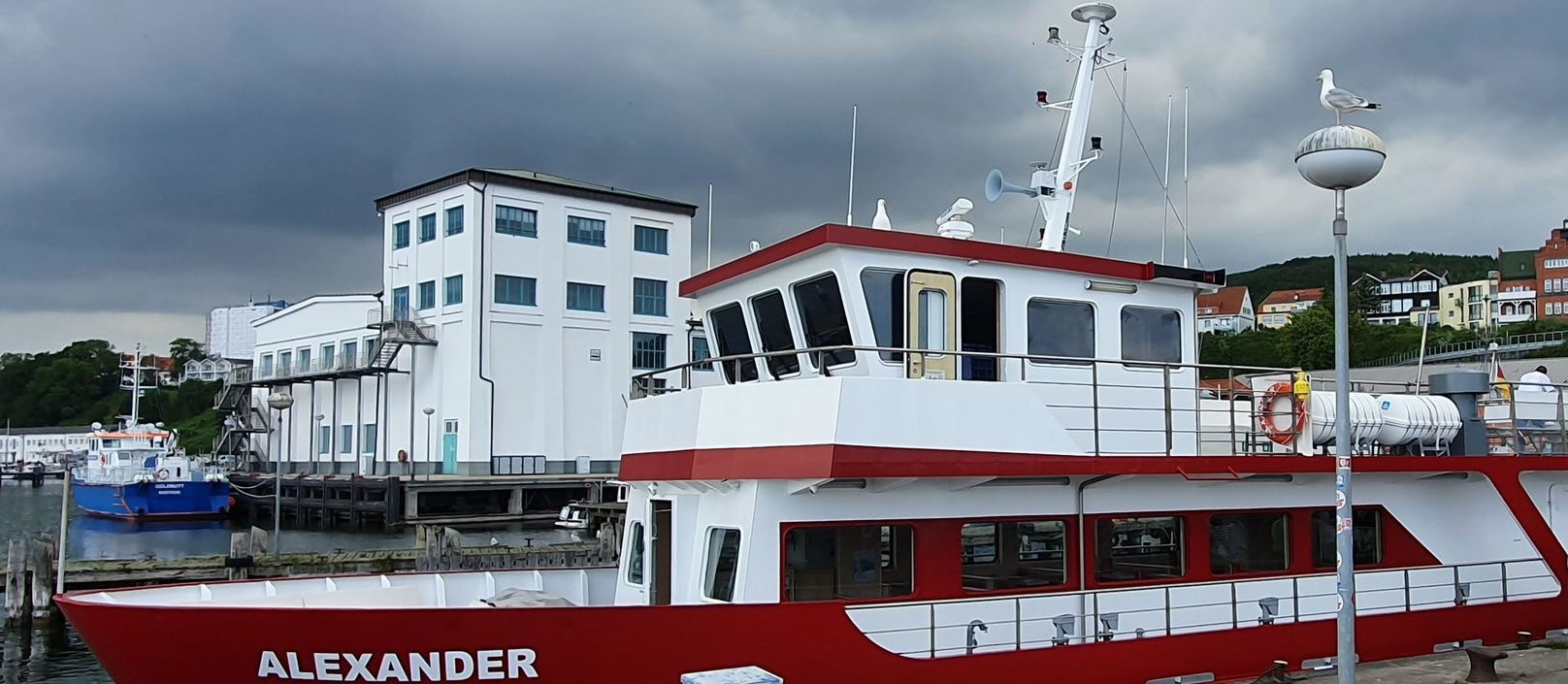 Seitenansicht des Motorschiffs Alexander aus Sassnitz Seitenansicht des Motorschiffs Alexander aus Sassnitz