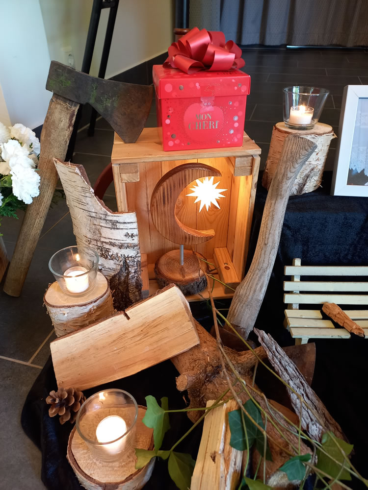 Dekorationsbild 1 (Thema Liebe zum Holz)